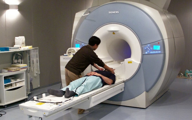Un scanner IRMf (Crédit : CC-BY-SA, JanneM, Flickr)