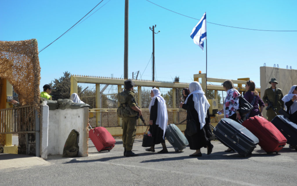 Druze cross the border between Israel and Syria (photo credit: Flash90)