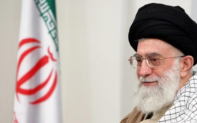 Ayatollah Ali Khamenei (Crédit : CC-BY-SA DragonFire1024/Wikipedia)