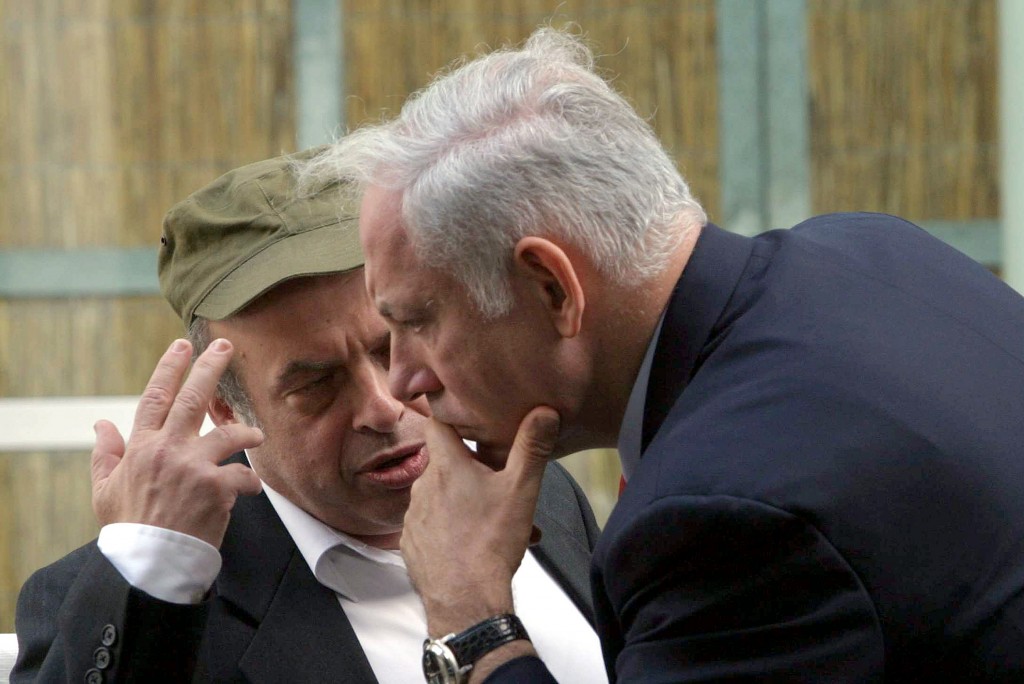 Natan Sharansky and Benjamin Netanyahu in 2006 (photo credit: Alex Kolomoisky/Flash90)