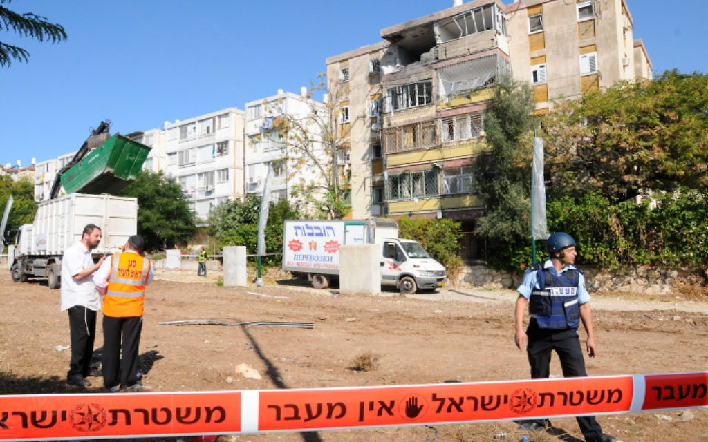 Three people were killed Thursday morning November 15 2012, when a Grad rocket hit an apartment building in Kiryat Malachi. (photo credit: Yossi Zeliger/Flash90)