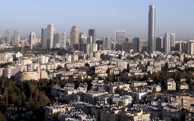 Vue sur la skyline de Tel Aviv (Crédit : Abir Sultan/Flash 90)