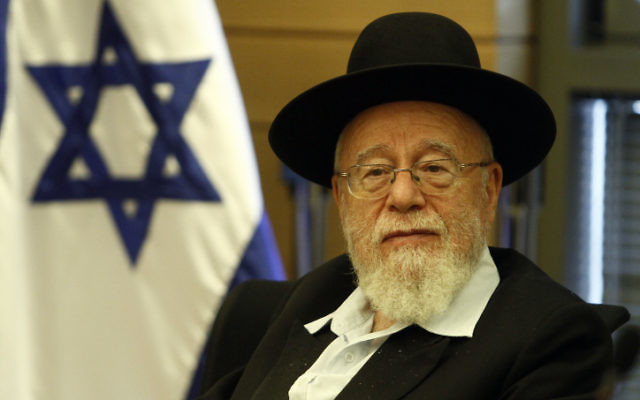 Le grand rabbin Dov Lior, en septembre 2011. (Crédit : Uri Lenz/Flash90)