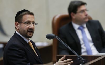 Le député Dov Lipman à une session plénière de la Knesset - 6 mars 2013 (Crédit : Miriam Alster Flash 90)