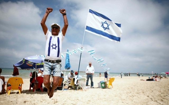 Célébrer la vie en Israël (Crédit : Yehoshua Yosef/Flash90)
