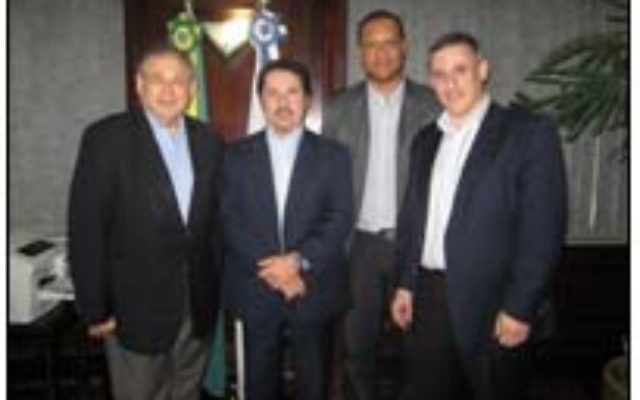 De gauche à droite : Shimon Samuels, Zaqueu Teixeira, Bernard Brito et Sergio Widder (Crédit : Autorisation du Simon Wiesenthal Center)
