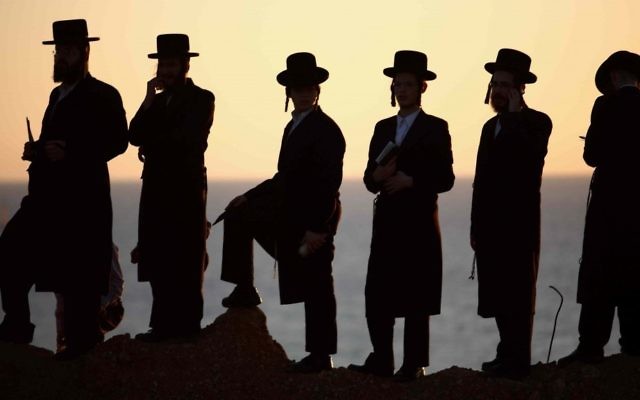 Photo d'Illustration : des hommes juifs ultra orthodoxes (illustration : Yehoshua Yosef/Flash90)