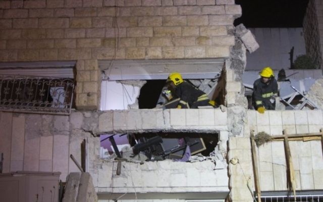 Explosion de gaz à Gilo, Jérusalem, dans la nuit du 19 au 20 janvier janvier 2014 (Crédit ; Yonathan Sindel/Flash 90)