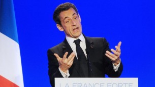 Nicolas Sarkozy lors d'un meeting aux Sables-d'Olonne le 4 mai 2012 (Crédit : AFP/Archives Alain Jocard)