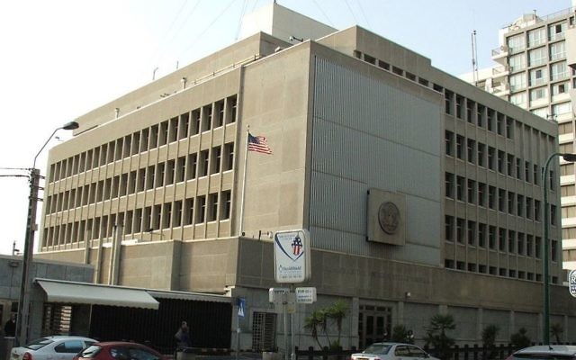 L'ambassade des Etats-Unis à Tel Aviv. (Crédit : CC BY Krokodyl/Wikipedia)