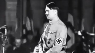 Adolf Hitler dans les années 1930 dans « Le règne de terreur d’Hitler »  (Crédit : Archives/capture d’écran YouTube)