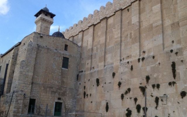 Le Tombeau des Patriarches à Hébron (Crédit : Elhanan Miller/Times of Israel)
