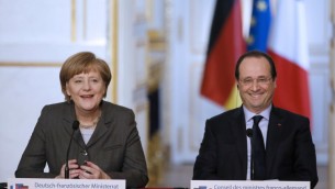 La chancelière allemande, Angela Merkel, et le président français, François Hollande. (Crédit : AFP)