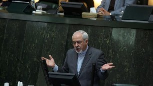 Le chef de la diplomatie iranienne, Mohammad Javad Zarif, à Téhéran le 27 novembre 2013  (Crédit : AFP/Archives Atta Kenare)