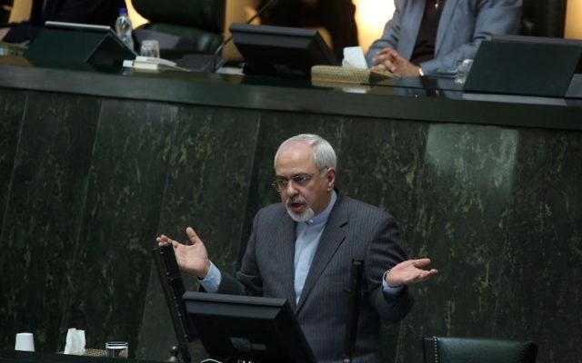 Le chef de la diplomatie iranienne, Mohammad Javad Zarif, à Téhéran, le 27 novembre 2013. (Crédit : AFP/Archives Atta Kenare)
