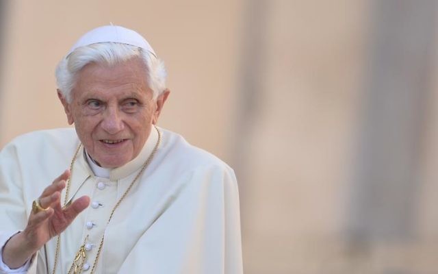 Le pape Benoît XVI, le 10 octobre 2012 place Saint-Pierre, à Rome. (Crédit : AFP/Archives Vincenzo Pinto)