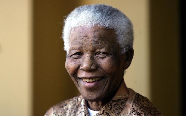 Nelson Mandela, le 14 juin 2005 à Johannesburg 
(Crédit : AFP/Archives/Alexander Joe)