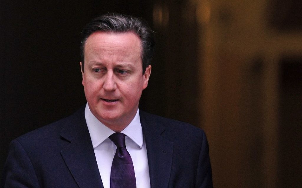 Le Premier ministre britannique, David Cameron, devant le 10 Downing Street à Londres, le 27 février 2014. (Crédit : Carl Court/AFP)