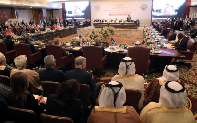 La session d'ouverture de la réunion des ministres des Affaires étrangères de la Ligue arabe, en préparation du Sommet arabe, le 23 mars 2014 (Crédit : Yasser al-Zayyat/AFP)