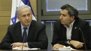 Benjamin Netanyahu, Premier ministre, et Zeev Elkin, ministre délégué aux Affaires étrangères (Crédit : Flash 90)