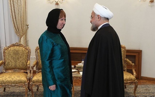 Catherine Ashton, chef de la diplomatie européenne et Hassan Rouhani, président de l'Iran (Crédit : AFP)