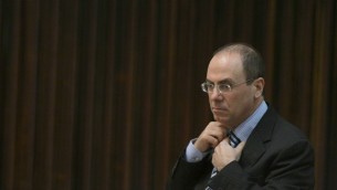 Le ministre de l'Énergie et de l'Eau, Silvan Shalom (Crédit : Kobi Gideon/Flash90)
