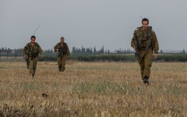 Des soldats d'infanterie israéliens lors d'un exercice près de la frontière syrienne, sur le plateau du Golan, dans le nord d’Israël. Illustration. (Crédit : Flash90)