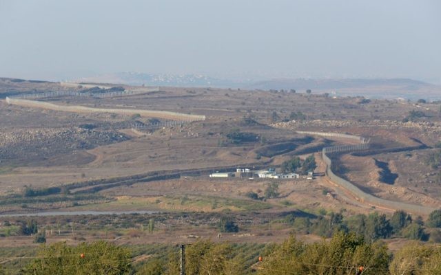 La frontière israélo-syrienne, vue du côté israélien, au Plateau du Golan (Crédit : Gili Yaari/Fllash 90)