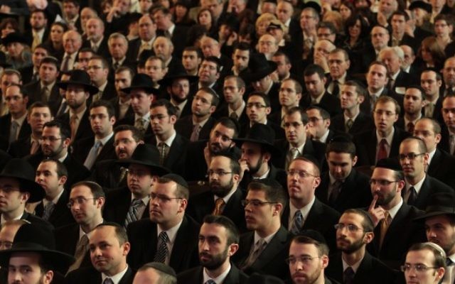 Une cérémonie dédiée aux nouveaux rabbins à la Yeshiva University a rassemblé quelque 200 rabbins, certifiés lors des 4 années précédentes, mars 2010 (Crédit : Yeshiva University/JTA)