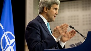 Le secrétaire d'État américain John Kerry s'exprime à l'OTAN à Bruxelles, le 1er avril 2014 (Crédit : Jacquelyn Martin/POOL/AFP Photo)