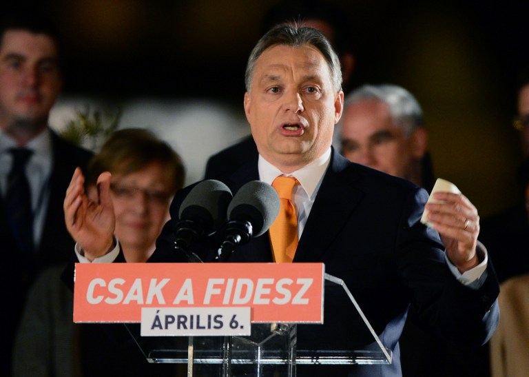 Le Premier ministre hongrois Viktor Orban après sa victoire aux élections législatives, à Budapest, le 6 avril 2014. (Crédit : Attila Kisbenedek/AFP)