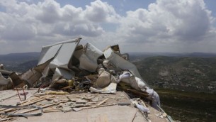 Matériel détruit dans l'implantation d'Yitzhar (Crédit Flash 90)