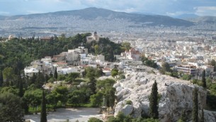 Vue sur Athènes, en Grèce (Crédit : CC BY-SA Titanas, Flickr)