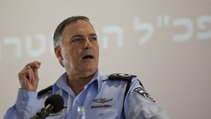 Yohanan Danino, alors chef de la police israélienne, en juin 2012 (Crédit : Yonatan Sindel/Flash90)