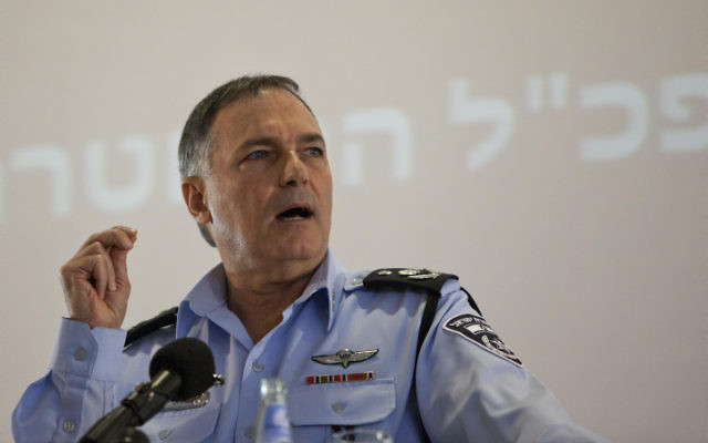 Yohanan Danino, alors chef de la police israélienne, en juin 2012 (Crédit : Yonatan Sindel/Flash90)
