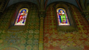 Les vitraux à l'hôpital français Saint Louis (Crédit : Moti Tufeld)