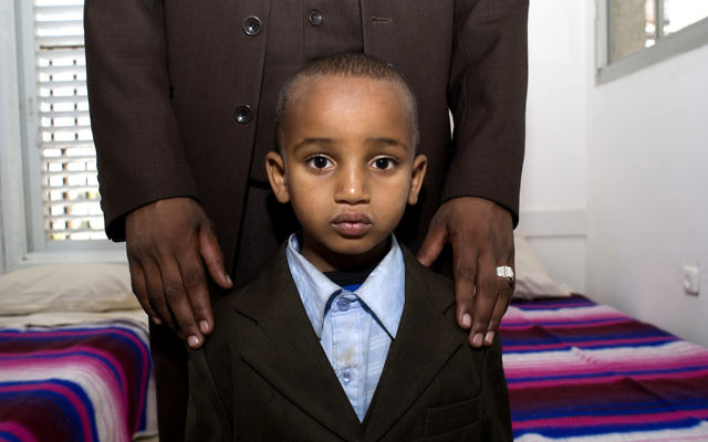 Prise à Lod chez une famille d'Ethiopiens, parue dans "Les Israéliens"