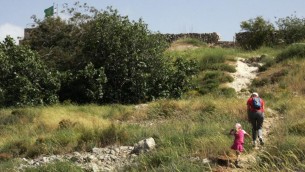 Vers le chateau (Crédit : autorisation Shmuel Bar-Am)