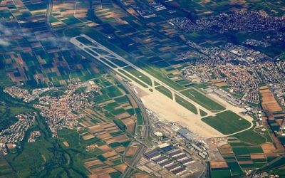 Vue aérienne de l'aéroport de Stuttgart, Allemagne (Crédit : Wikimedia Commons/CC BY-SA 3.0/DE, Wo st 01)