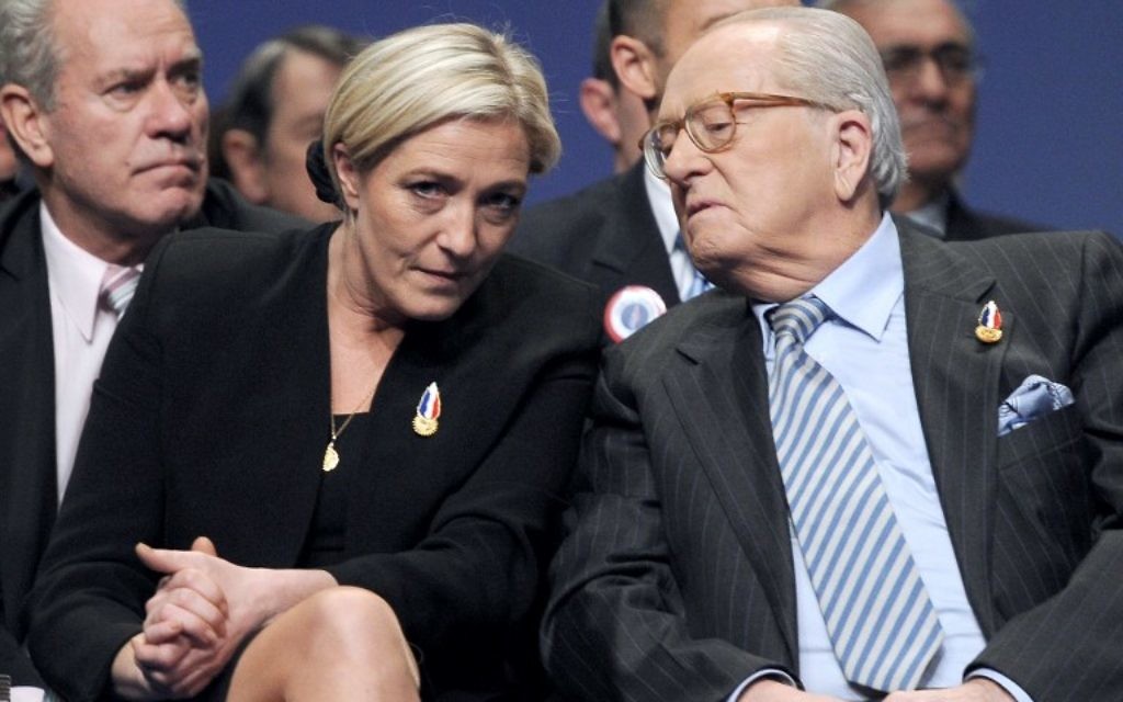 Jean Marie Le Pen et sa fille Marine (Crédit : Miguel Medina/AFP)
