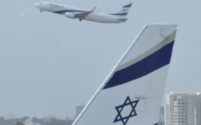 Un avion à l'aéroport Ben Gurion (Crédit : Serge Attal/Flash90/File)