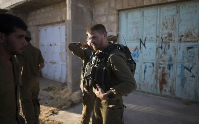 Des soldats de l'armée israélienne à Hébron (Crédit photo : Yonatan Sindel/Flash90)