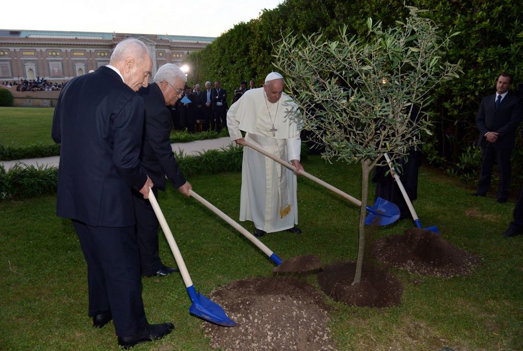 Image result for pape invocation paix peres abbas olivier plante