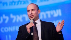 Naftali Bennett lors de la "Conférence pour la paix" organisée par le quotidien Haaretz à Tel Aviv, mardi 8 juillet 2014 (Crédit : Flash90) 