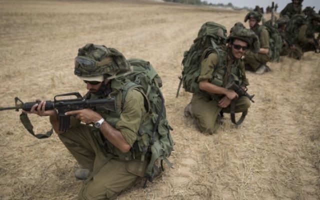 Soldats dans la bande de Gaza (Crédit : Flash 90)
