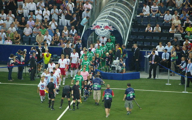 Match du Maccabi Haïfa en 2009. (Crédit : Werner100359/wiki)