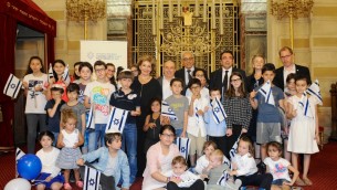 L'adieu à Paris de centaines de juifs français faisant l'alyah (Crédit : Erez Lichtfeld)