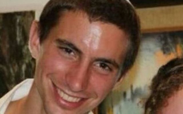Le lieutenant Hadar Goldin, 23 ans, de Kfar Saba, tué dans la bande de Gaza le 1er août 2014 (Crédit : capture d'écran Ynet)
