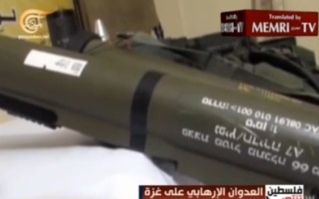 Une roquette fabriquée dans la bande de Gaza pendant l'opération Bordure protectrice (Crédit : capture d'écran YouTube MEMRI)