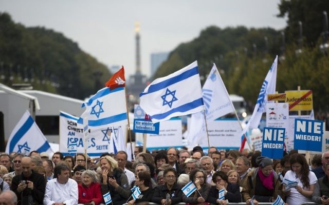 Rassemblement à Berlin contre l'antisémitisme, le 14 septembre 2014. (Crédit : AFP/John MacDougall)